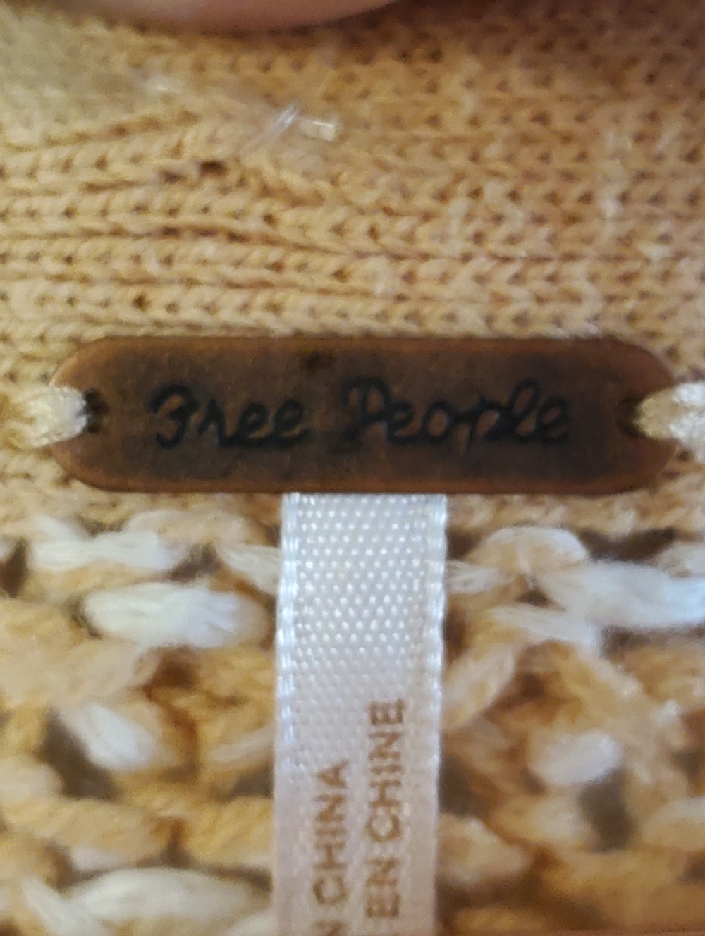 FREE PEOPLE COCONUT OVER SIZED MED V NECK PULL OVER. KNIT - Picture 6 of 11